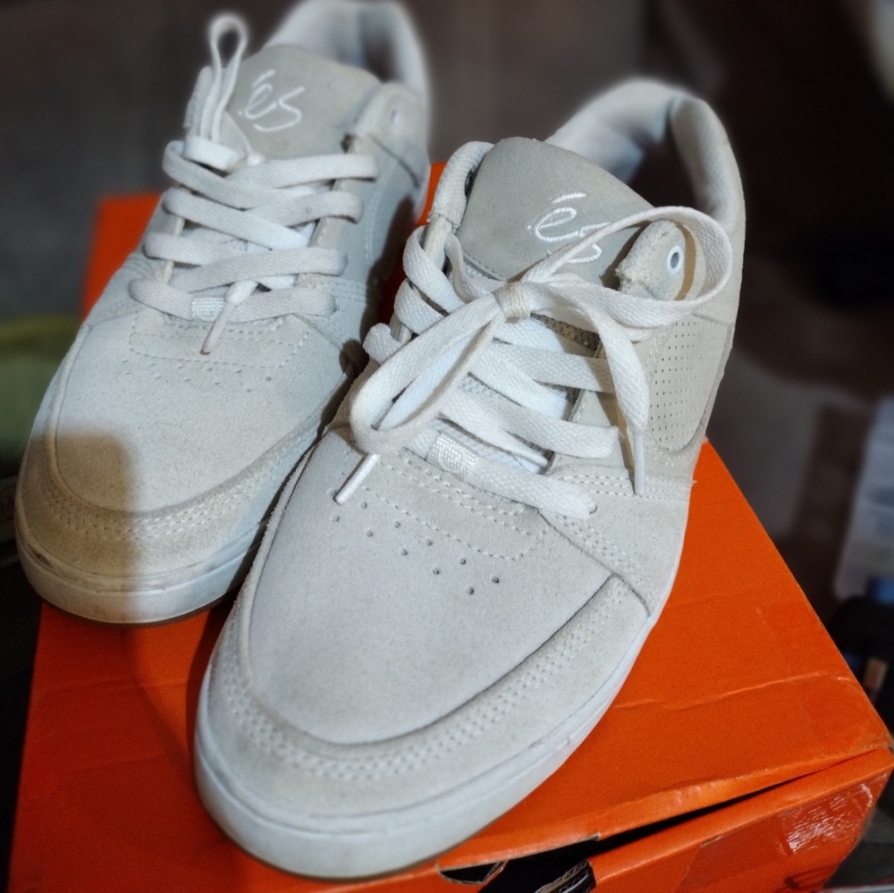 New Es men shoes